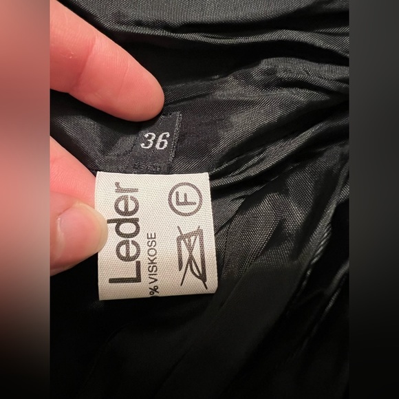 Vintage Mondi 80s Black Leather Jacket & Shorts Set – Gold Buttons, Size 38/36 - Picture 15 of 16